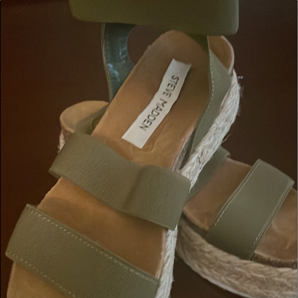 Steven Madden Platforms Size 6M. Perfect with maxi !